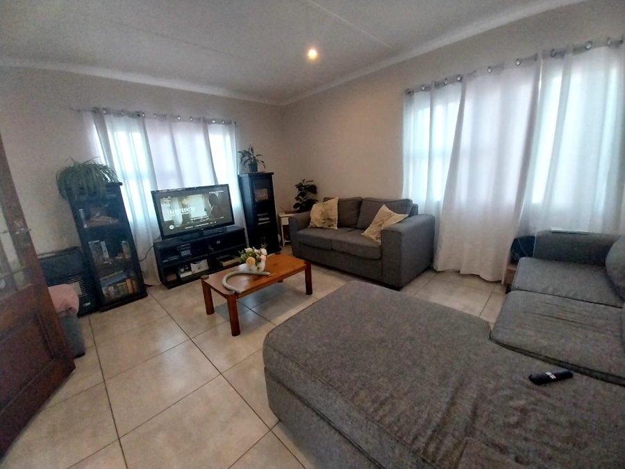 5 Bedroom Property for Sale in Worcester West Western Cape